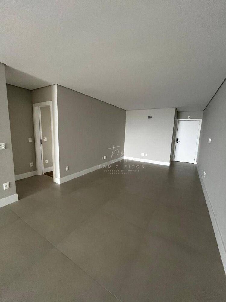 Apartamento à venda com 3 quartos, 143m² - Foto 1