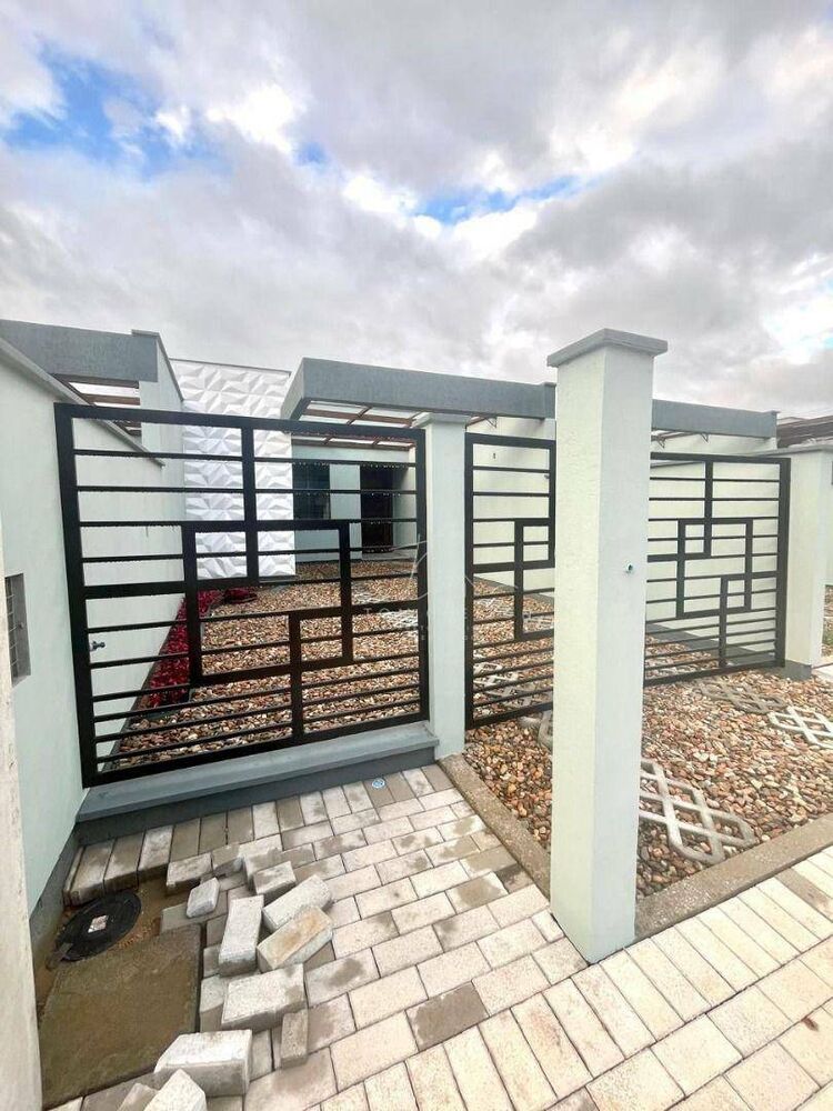 Casa à venda com 2 quartos, 60m² - Foto 4