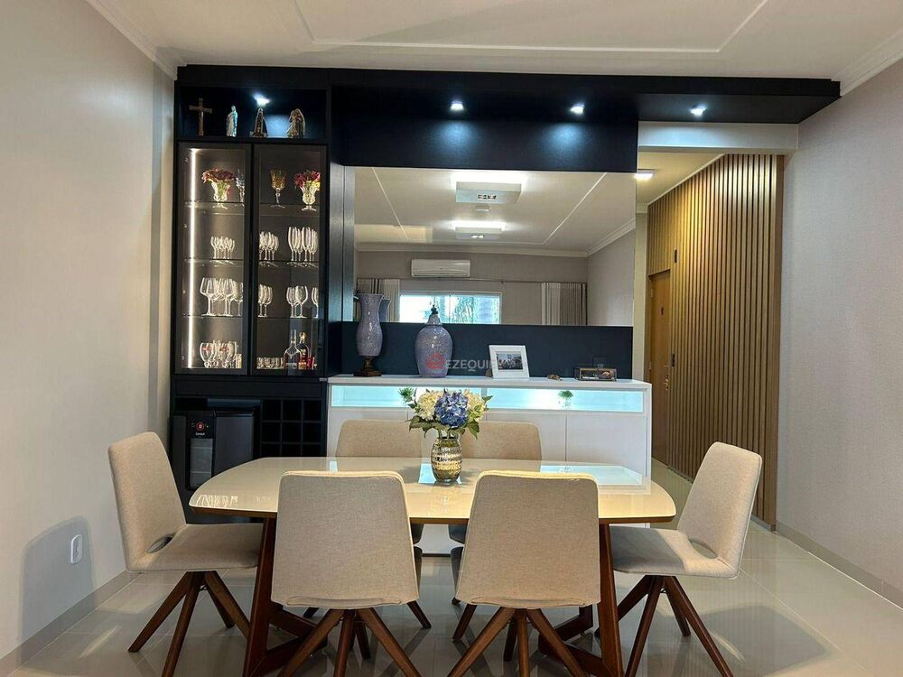 Apartamento à venda com 3 quartos, 130m² - Foto 1