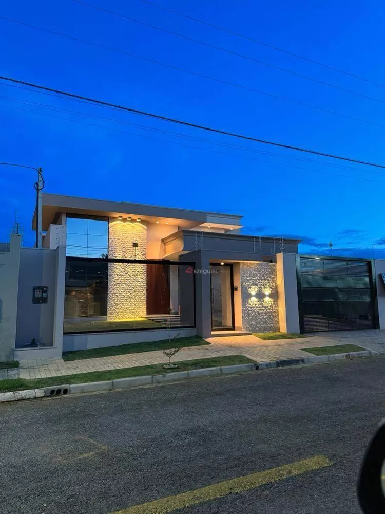 Casa à venda com 3 quartos, 225m² - Foto 3