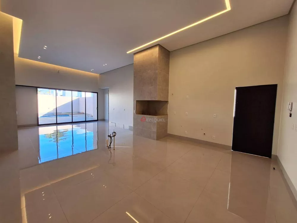 Casa à venda com 3 quartos, 225m² - Foto 4