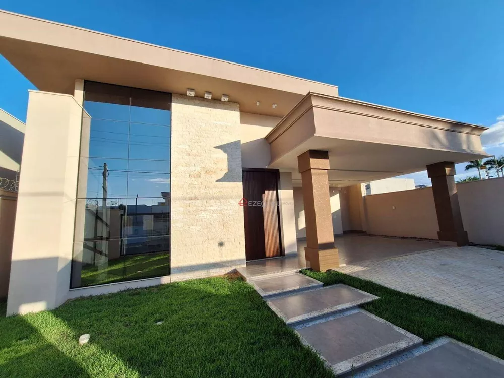 Casa à venda com 3 quartos, 225m² - Foto 1