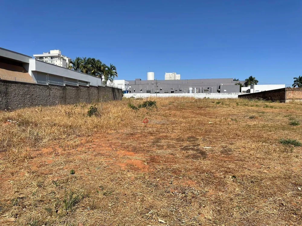 Loteamento e Condomínio, 600 m² - Foto 1