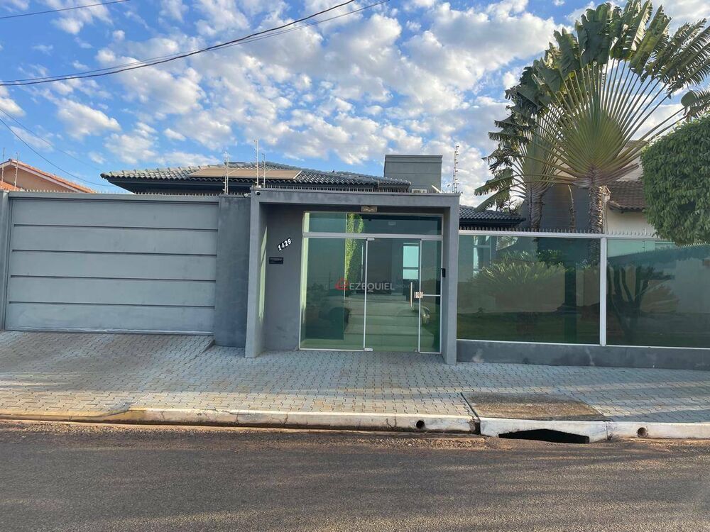 Casa à venda com 4 quartos, 291m² - Foto 1