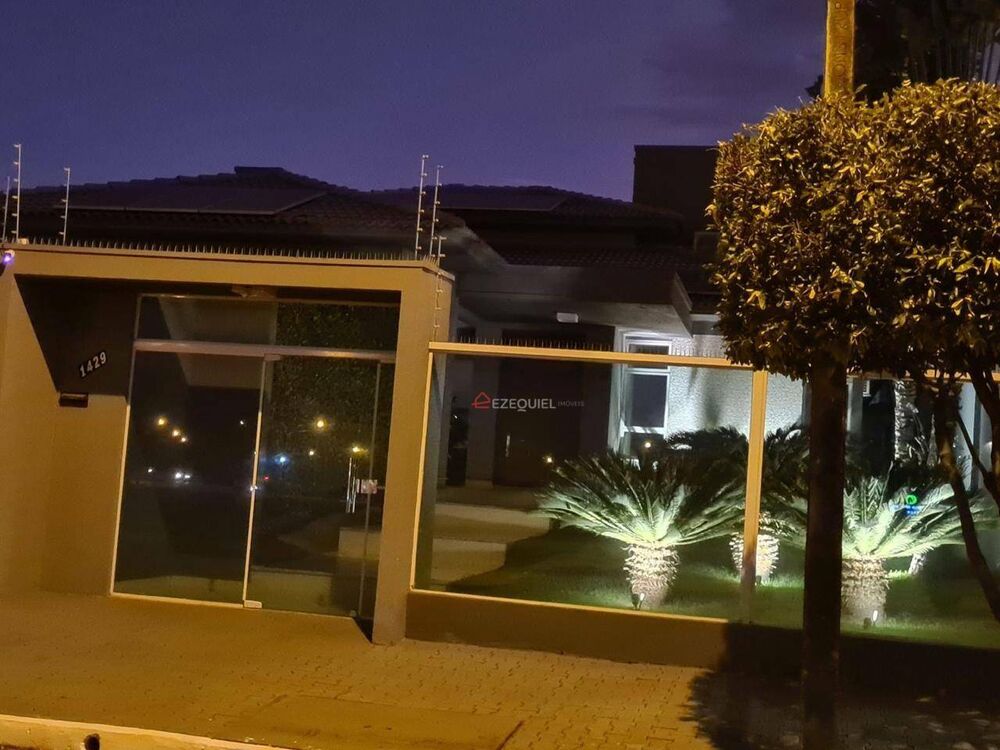 Casa à venda com 4 quartos, 291m² - Foto 2