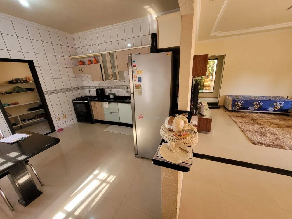 Casa, 3 quartos, 205 m² - Foto 2