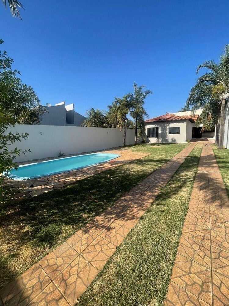 Casa para alugar com 3 quartos, 137m² - Foto 1