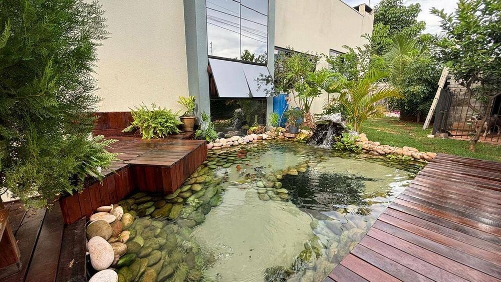 Casa à venda com 3 quartos, 210m² - Foto 1