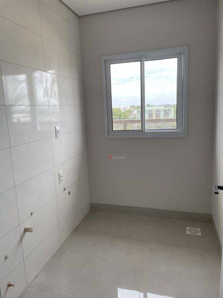 Apartamento à venda com 3 quartos, 121m² - Foto 3