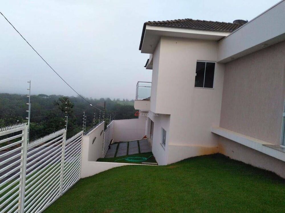 Casa à venda com 3 quartos, 300m² - Foto 3