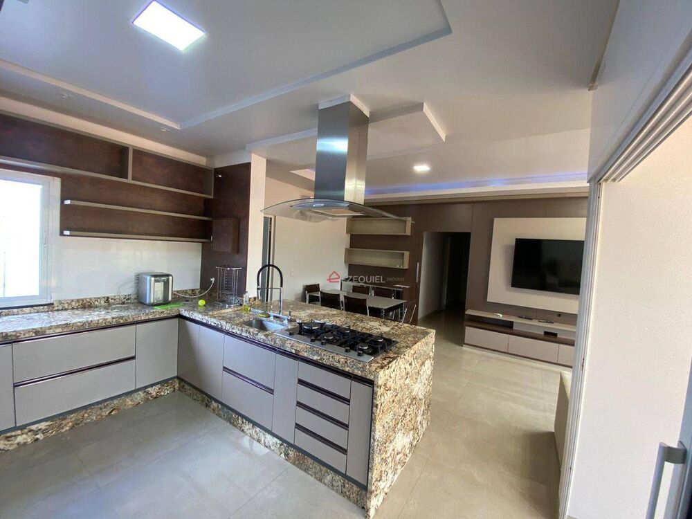 Casa à venda com 3 quartos, 495m² - Foto 1