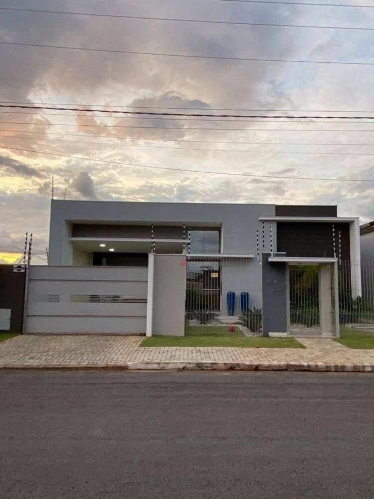 Casa à venda com 3 quartos, 300m² - Foto 2