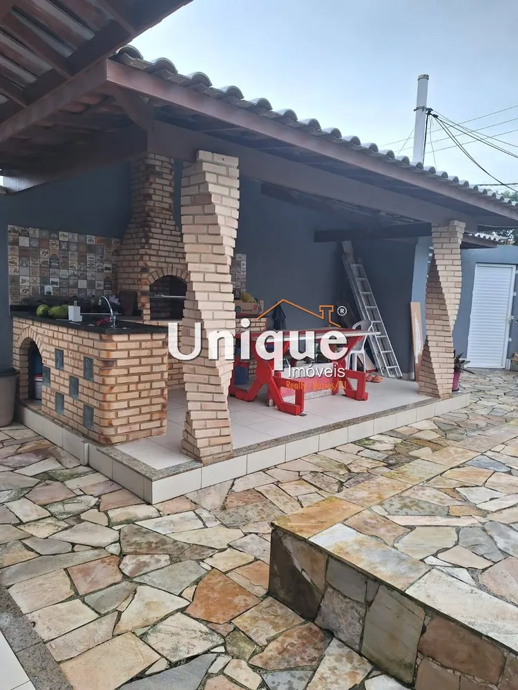Casa, 5 quartos, 179 m² - Foto 1