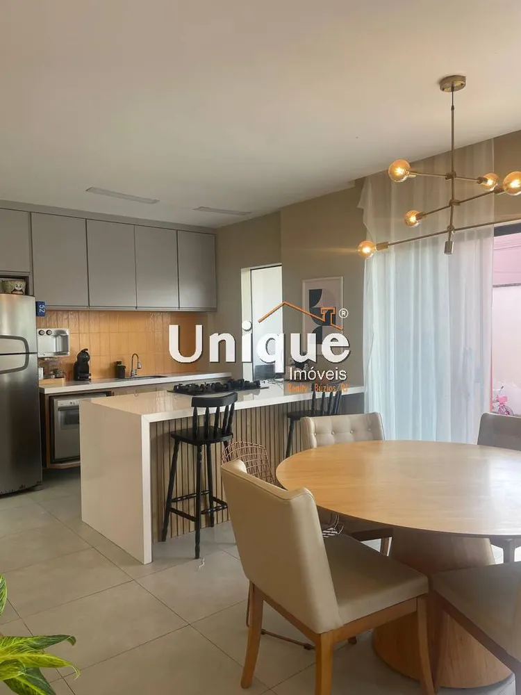 Casa, 2 quartos, 180 m² - Foto 1