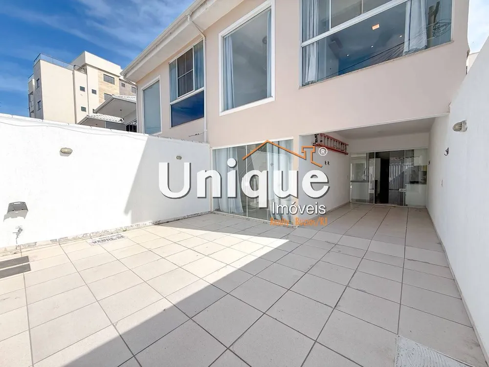 Casa, 3 quartos, 222 m² - Foto 1
