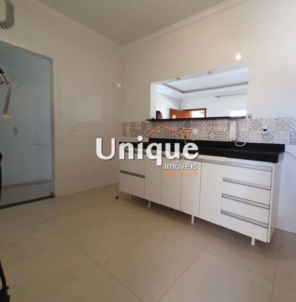 Casa à venda com 3 quartos, 180m² - Foto 2
