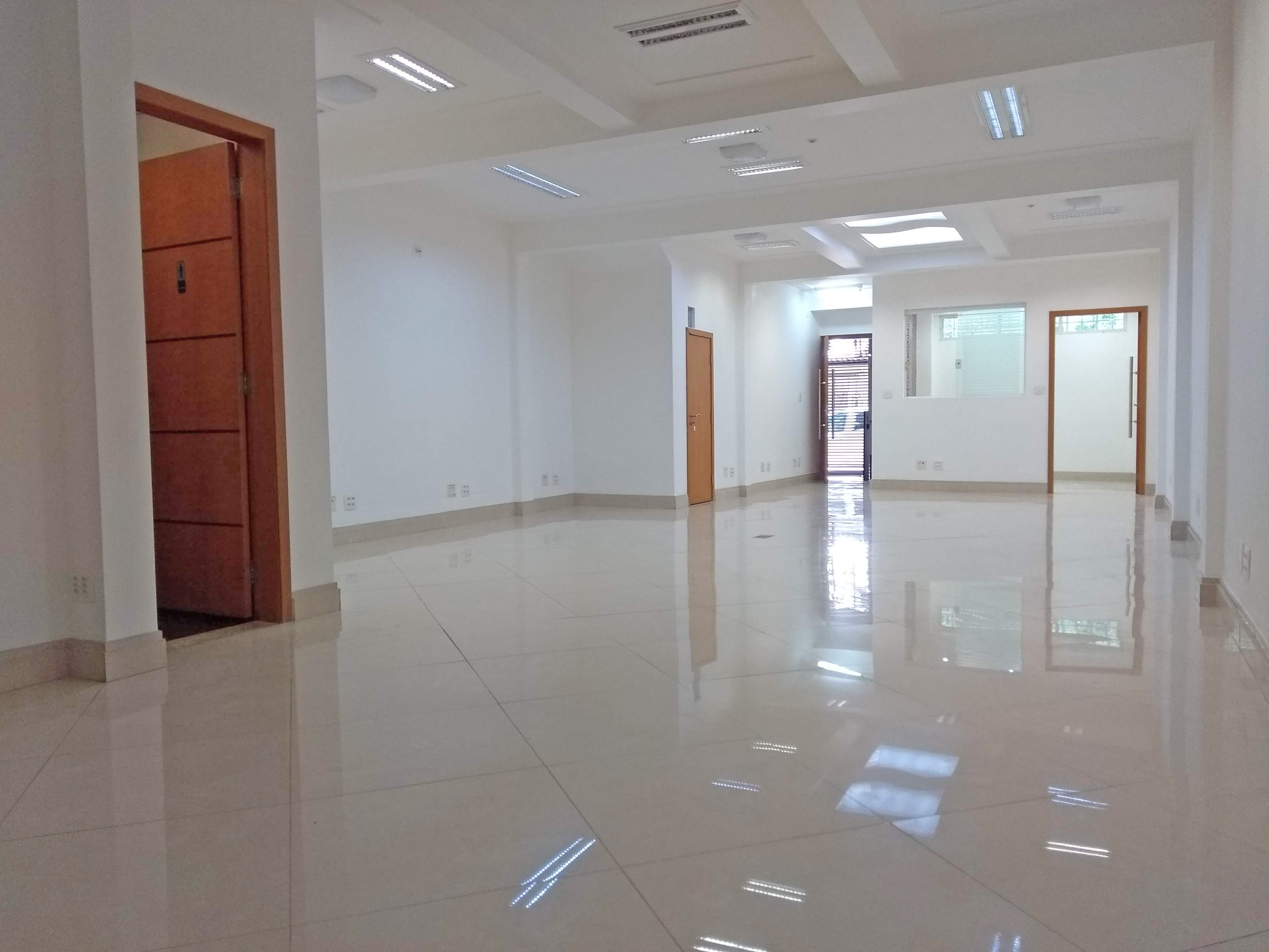 Casa Comercial para alugar com 3 quartos, 100m² - Foto 1