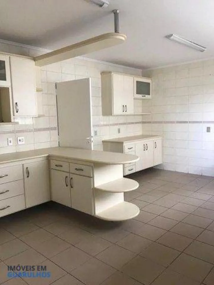 Apartamento à venda com 3 quartos, 200m² - Foto 4