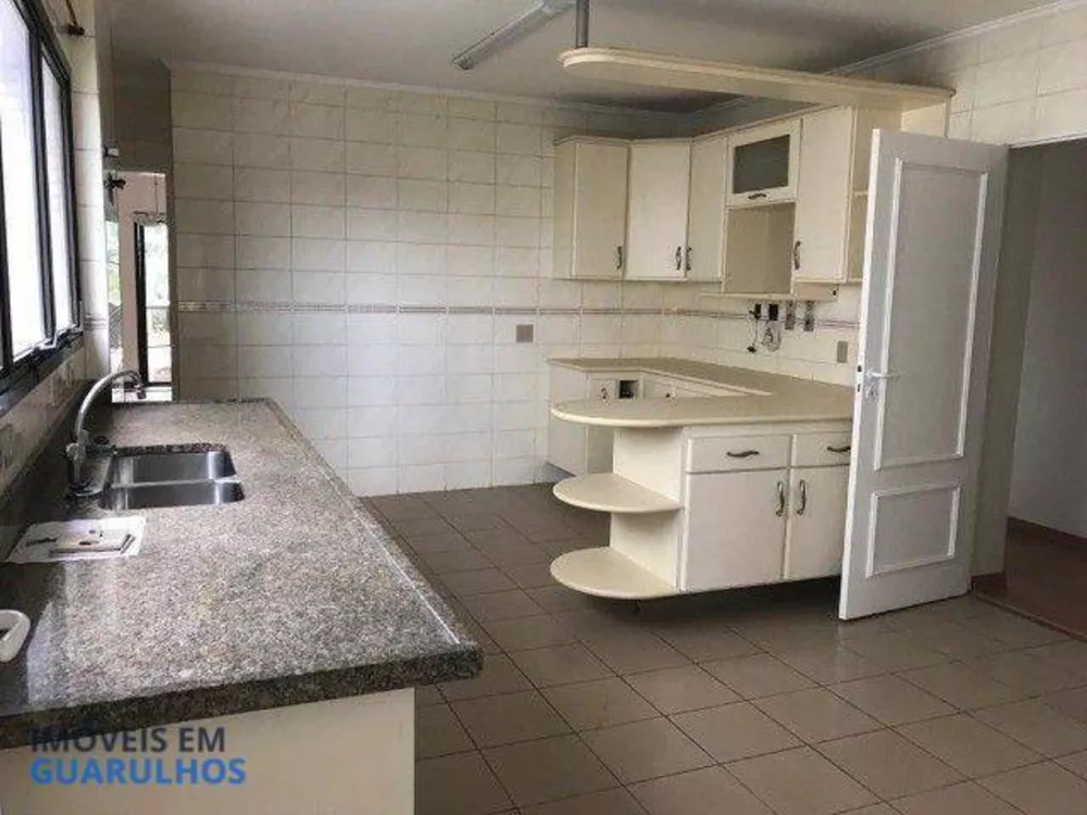 Apartamento à venda com 3 quartos, 200m² - Foto 2