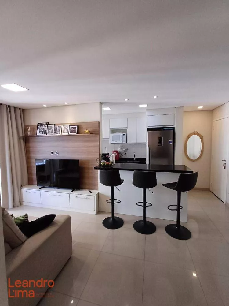 Apartamento à venda com 2 quartos, 65m² - Foto 1