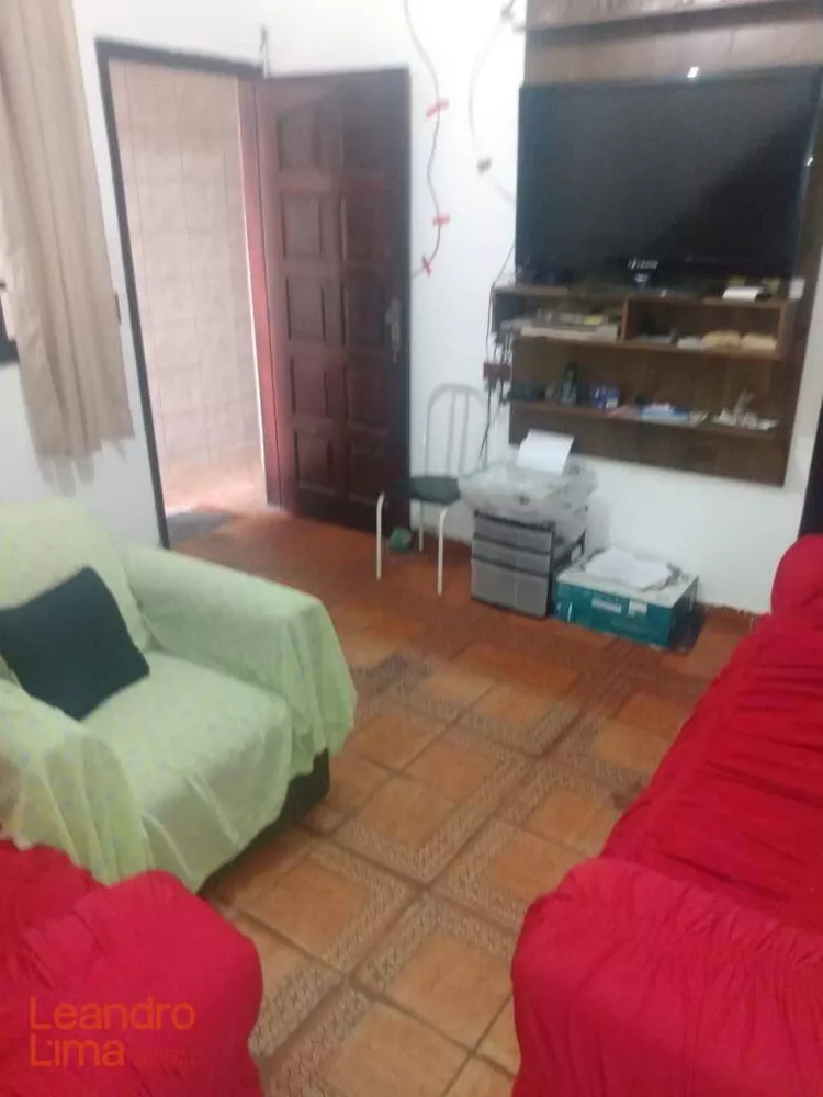 Casa à venda com 5 quartos, 236m² - Foto 1