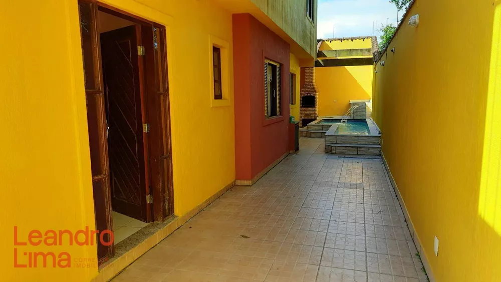 Casa à venda com 5 quartos, 210m² - Foto 3