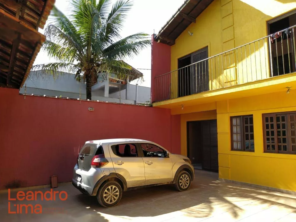 Casa à venda com 5 quartos, 210m² - Foto 2