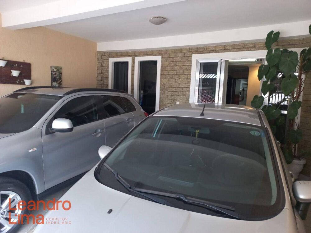 Casa à venda com 5 quartos, 200m² - Foto 4