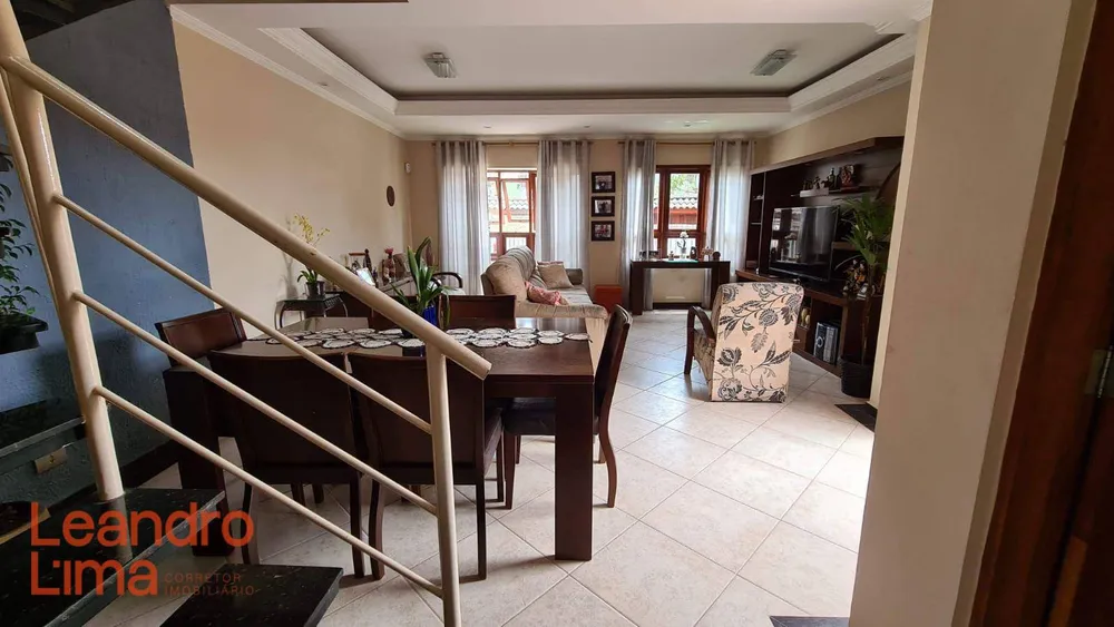 Casa, 4 quartos, 198 m² - Foto 2