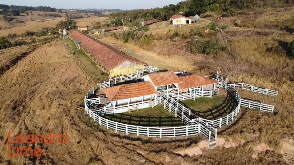 Fazenda à venda com 3 quartos, 1848880M2 - Foto 1