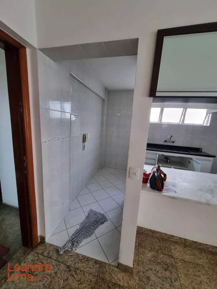 Apartamento à venda com 2 quartos, 62m² - Foto 4