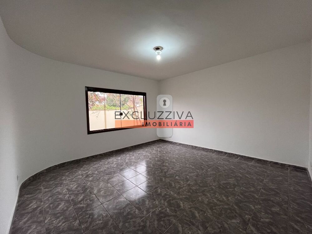 Casa à venda e aluguel com 4 quartos, 220m² - Foto 2