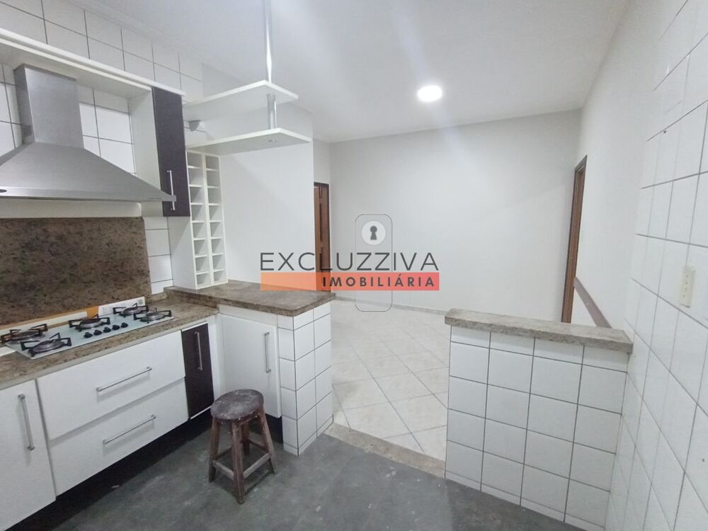 Casa à venda com 3 quartos, 150m² - Foto 4