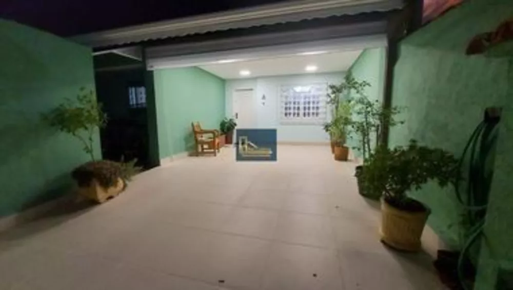 Casa à venda com 3 quartos, 147m² - Foto 1