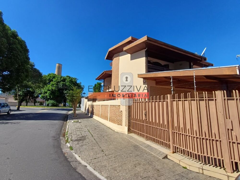 Sobrado à venda com 3 quartos, 297m² - Foto 1