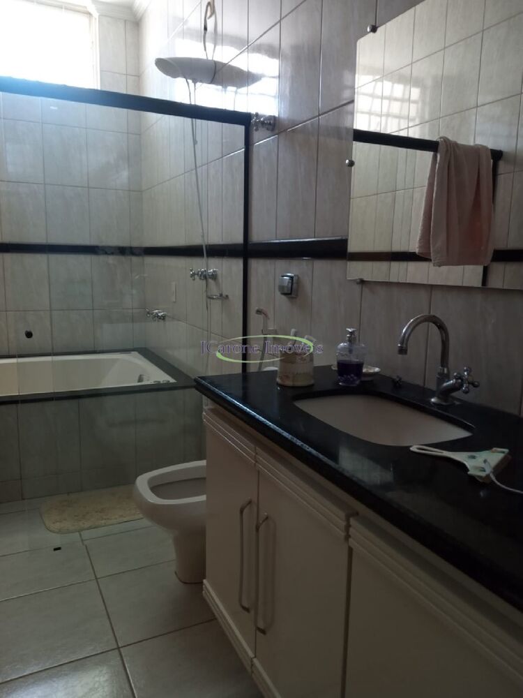 Casa à venda com 3 quartos, 220m² - Foto 3