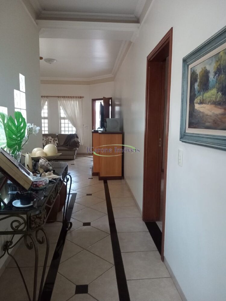 Casa à venda com 3 quartos, 220m² - Foto 4