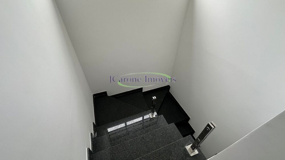 Casa à venda com 3 quartos, 140m² - Foto 1