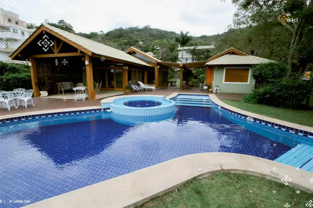 Casa, 7 quartos, 1672 m² - Foto 1