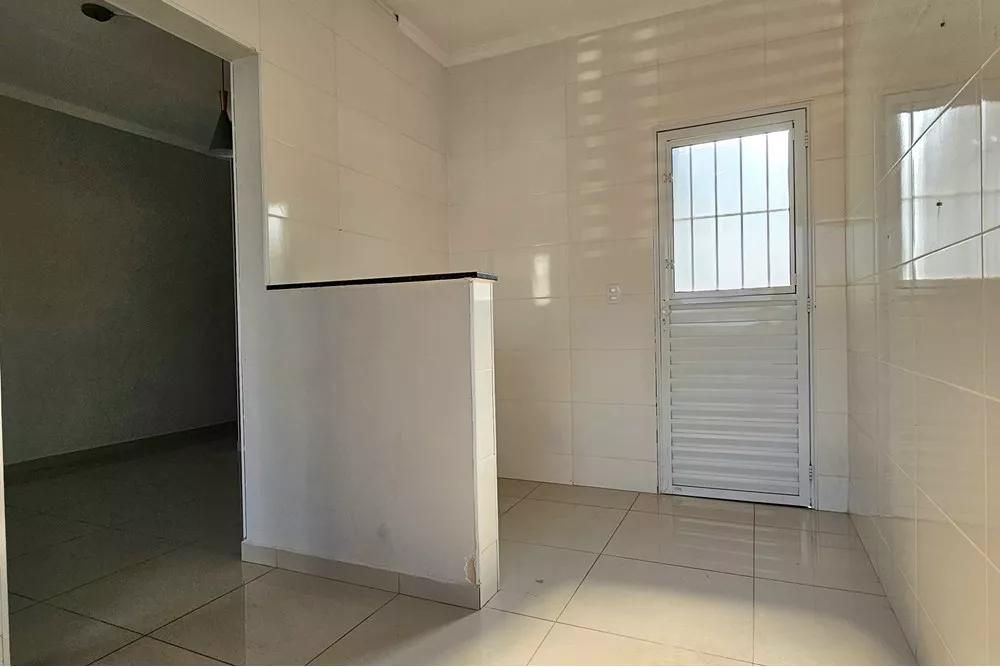 Casa à venda com 2 quartos, 62m² - Foto 6