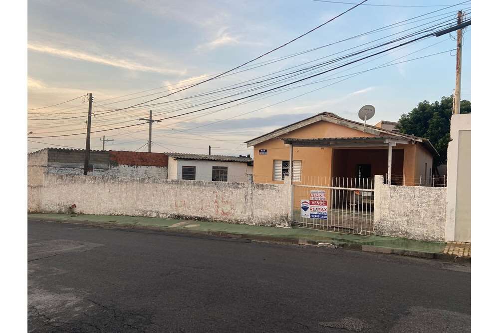 Casa à venda com 2 quartos, 104m² - Foto 1