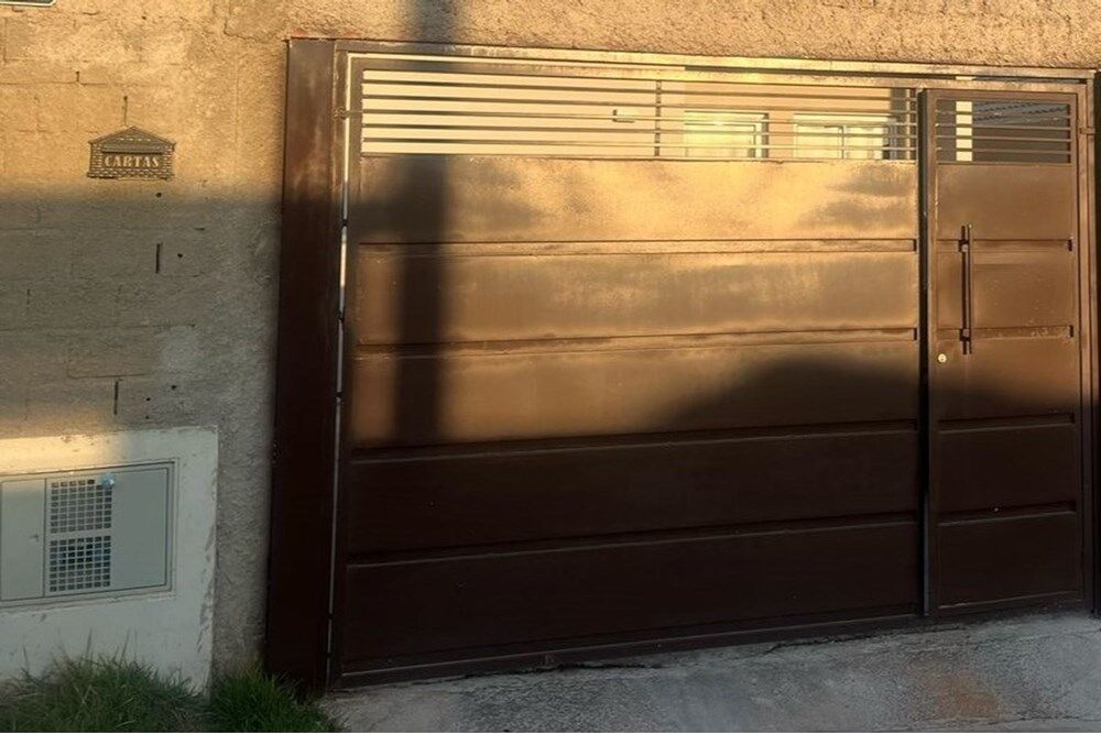 Casa à venda com 2 quartos, 45m² - Foto 1
