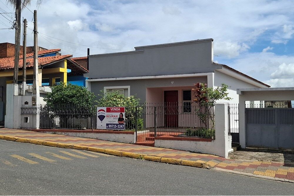 Casa à venda com 2 quartos, 112m² - Foto 1