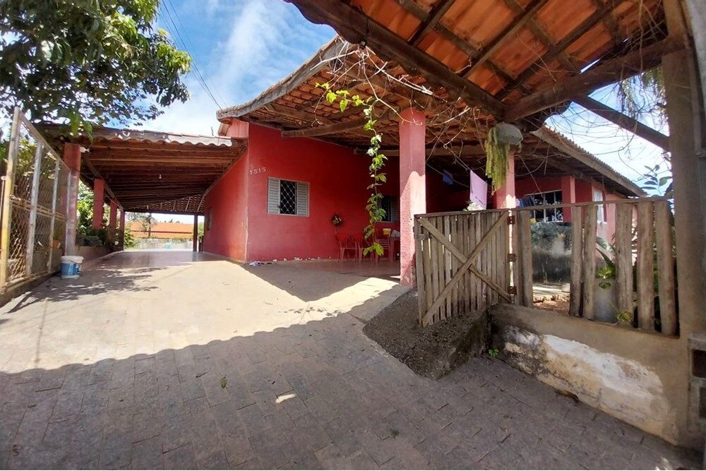 Chácara à venda com 4 quartos, 253m² - Foto 1