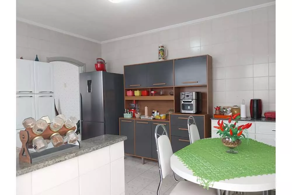 Casa à venda com 2 quartos, 81m² - Foto 2