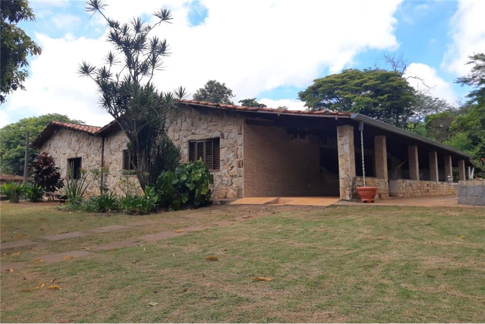 Chácara à venda com 7 quartos, 400m² - Foto 1