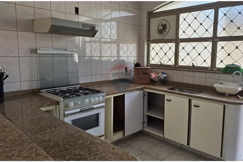 Casa, 3 quartos, 290 m² - Foto 3