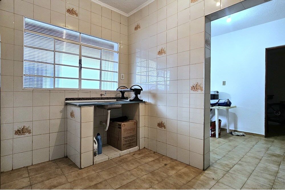 Casa à venda com 3 quartos, 224m² - Foto 2