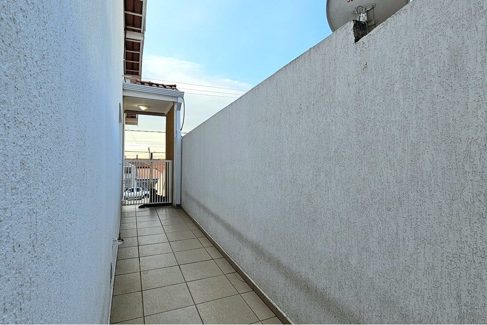 Casa à venda com 3 quartos, 224m² - Foto 3