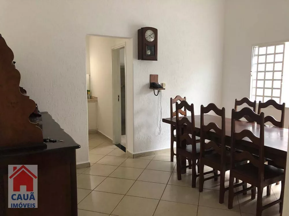 Casa à venda com 3 quartos, 250m² - Foto 2